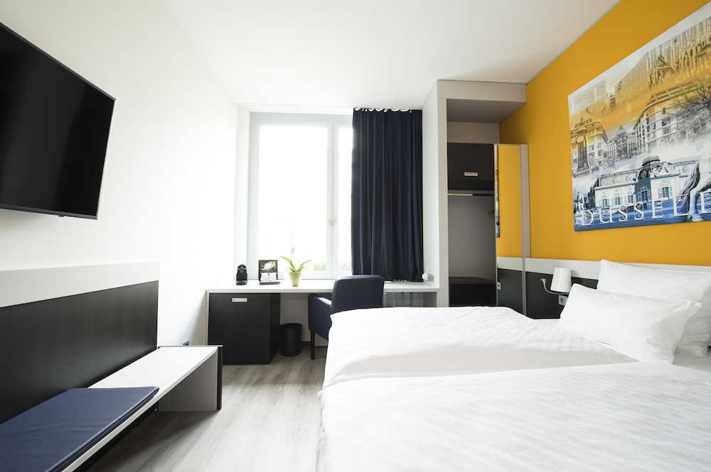 Carathotel Duesseldorf City Room Type - Superior Double Room with Garden View
