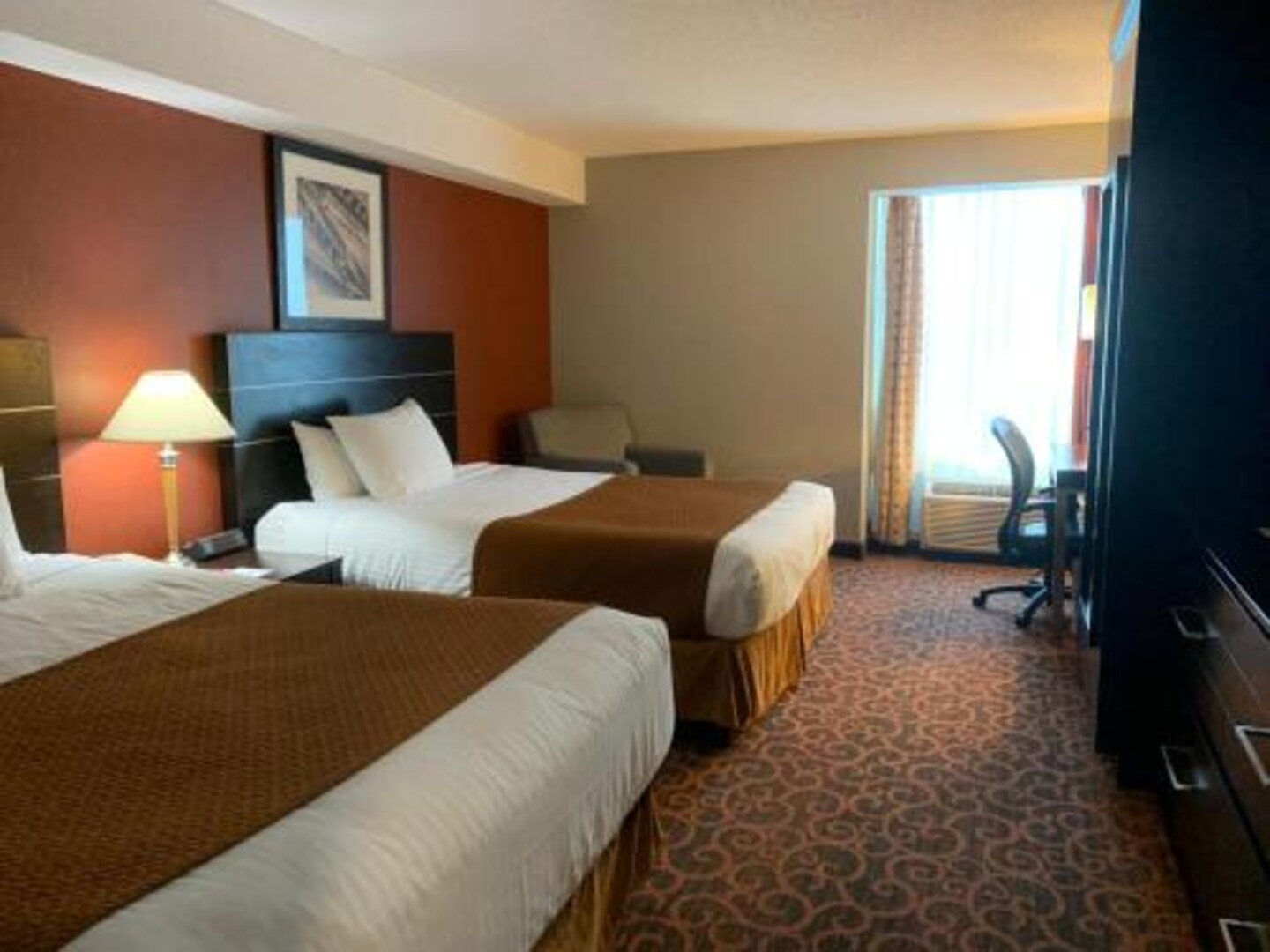 Ramada by Wyndham Niagara Falls/Fallsview - Tap to explore photos