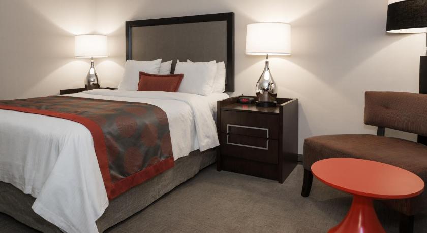 Ramada by Wyndham Boston - Tap to explore photos