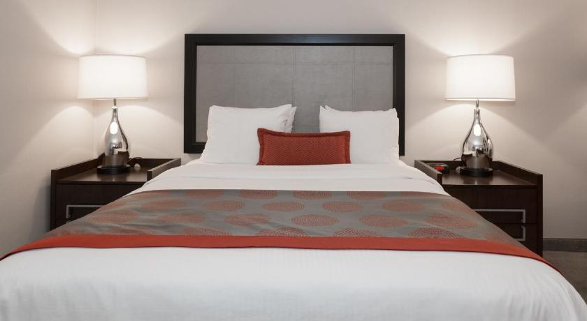 Ramada by Wyndham Boston - Tap to explore photos
