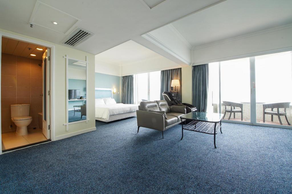 Warwick Hotel Room Type - Deluxe Suite