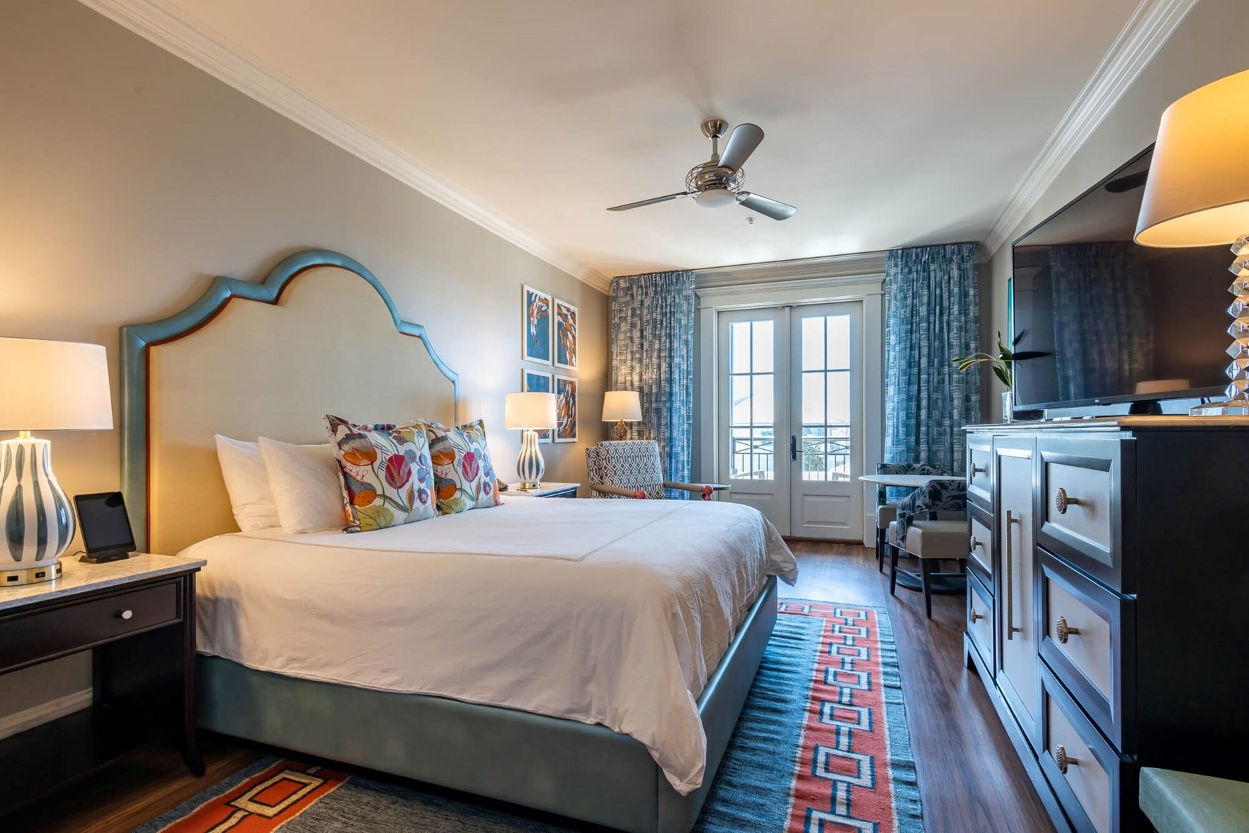 The Pearl Hotel Room Type - Standard King Room with Pool View