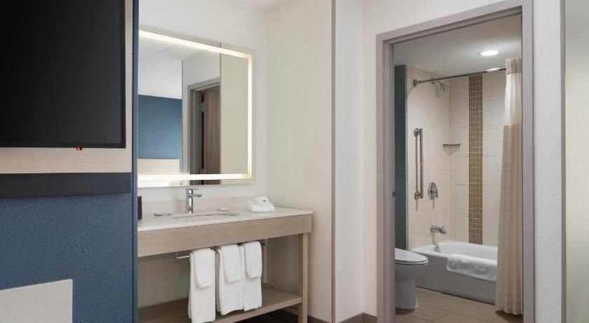 Hyatt Place Secaucus/Meadowlands - Tap to explore photos