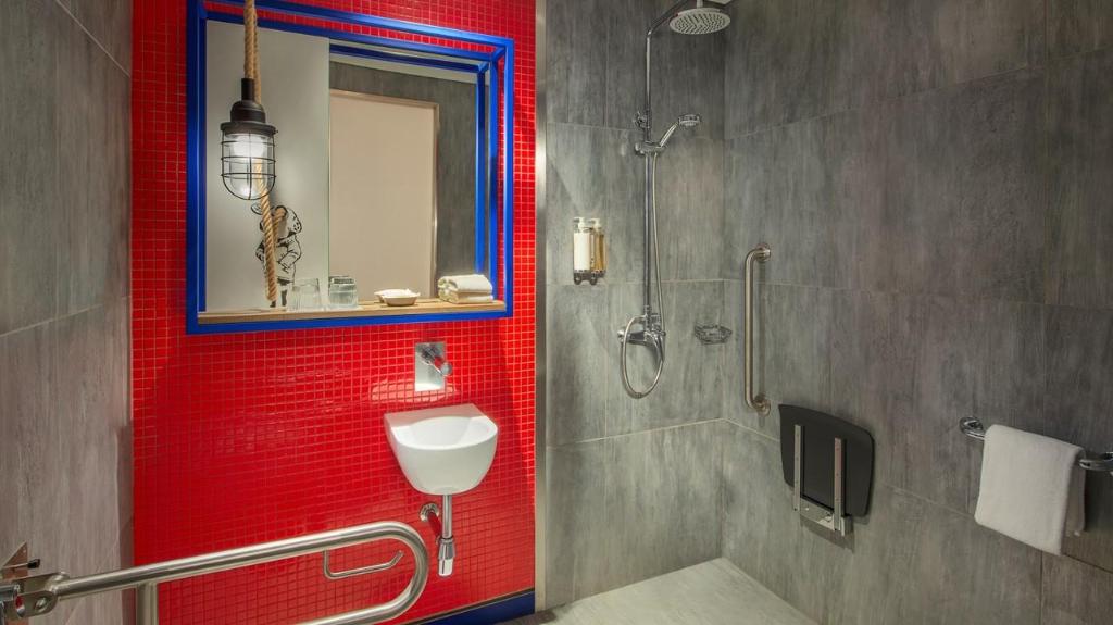 Hampton By Hilton Al Seef, Dubai Room Type - QUEEN ACCESSIBLE ROOM