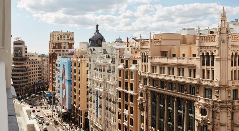 Hyatt Centric Gran Via Madrid Room Type - Junior Suite with Gran Via View Hyatt Centric Gran Via Madrid Room Type - Junior Suite with Gran Via View