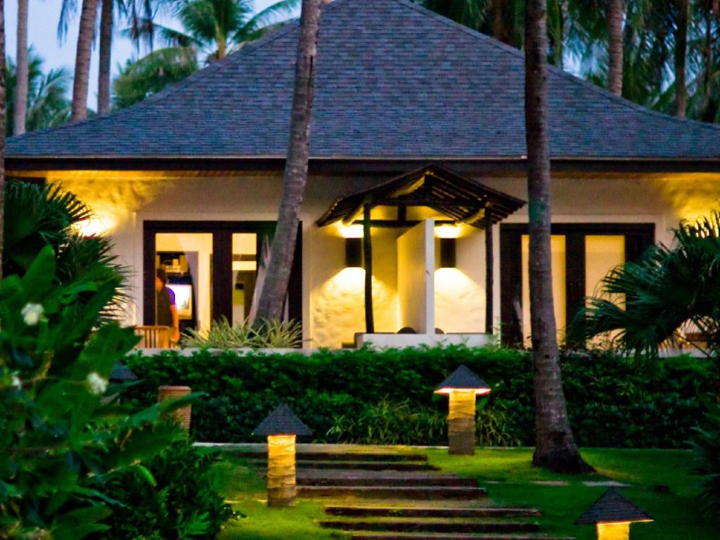 The Racha Room Type - Deluxe King with Garden View The Racha Room Type - Deluxe King with Garden View