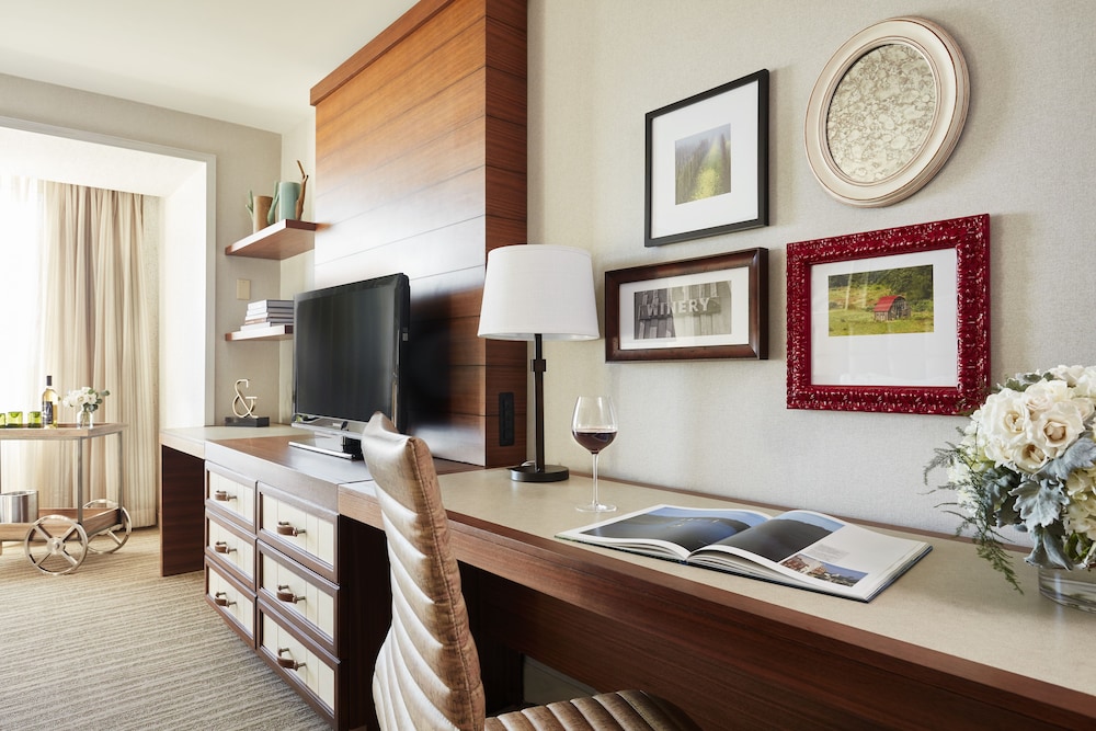 Lansdowne Resort and Spa Room Type - Deluxe Double Room