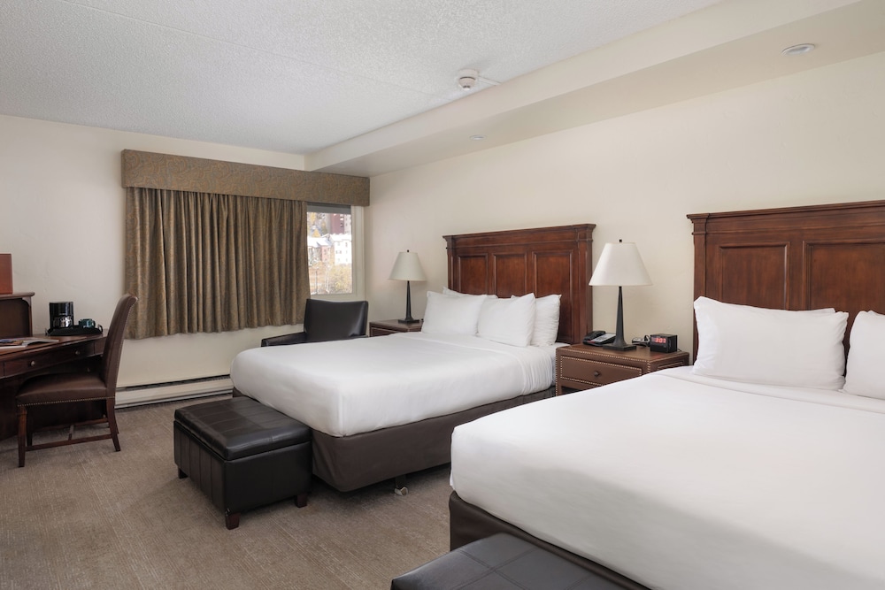Evergreen Lodge at Vail Room Type - Queen Room with Two Queen Beds - Valley View